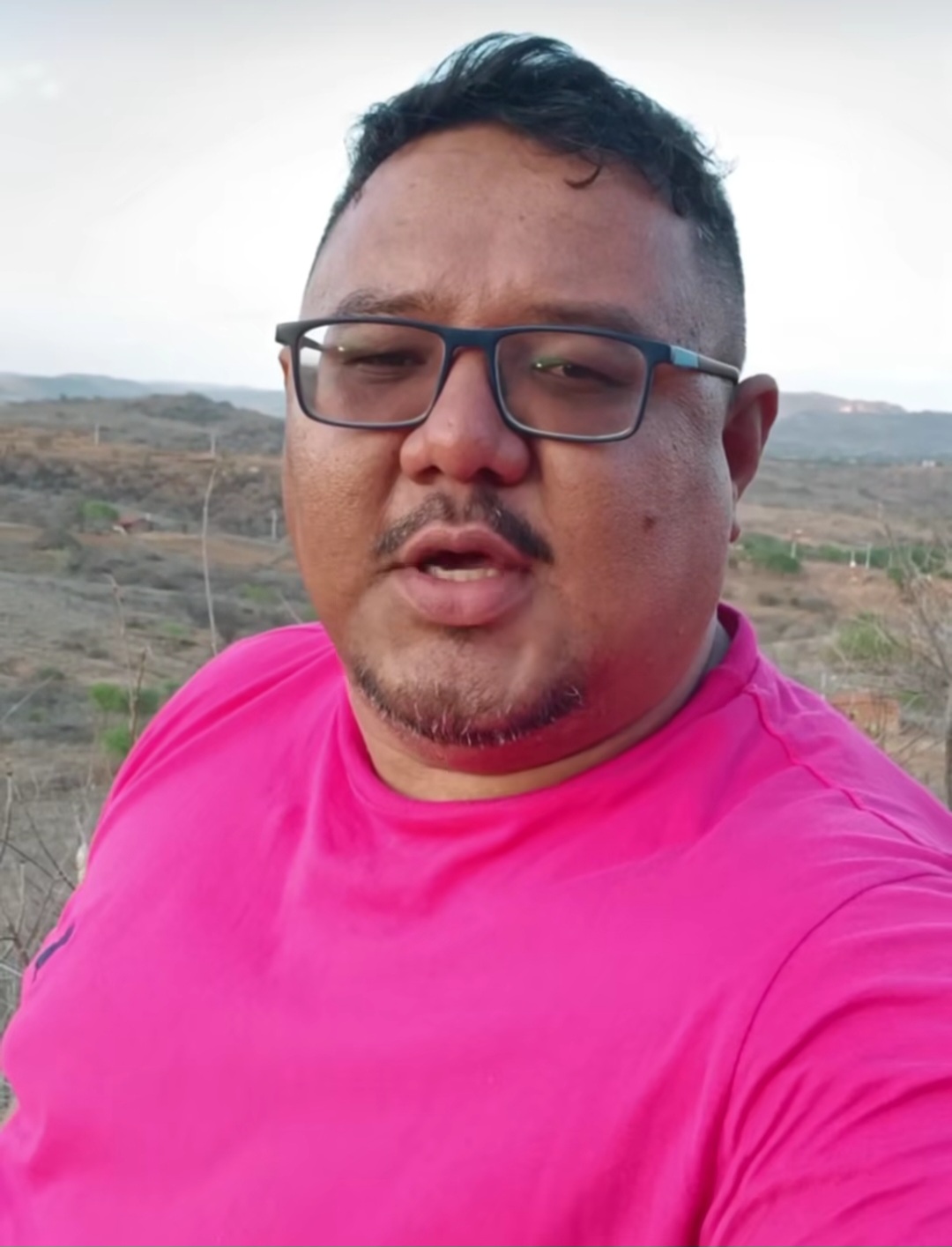 "A homenagem de hoje vai para o fundador e locutor da Web Rádio Japi, Pedrinho Locutor!"